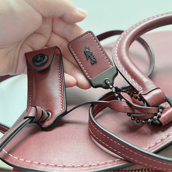 LIKE NEW! COACH Dakotah Satchel in Burgundy Bag Women - Picture 3 of 12